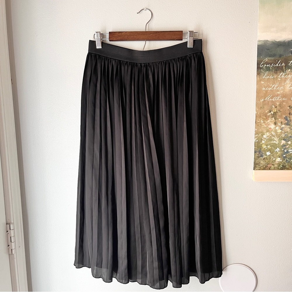 Black Pleated Midi Skirt with Elastic Waist